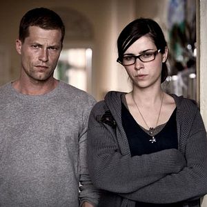 Foto Un conejo sin orejas