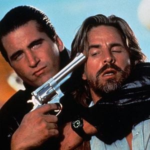 Foto Dos duros sobre ruedas