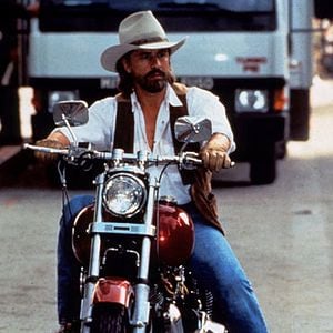 Foto Dos duros sobre ruedas