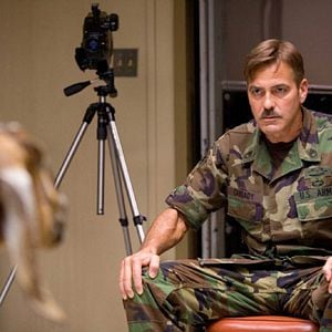 Foto Los hombres que miraban fijamente a las cabras