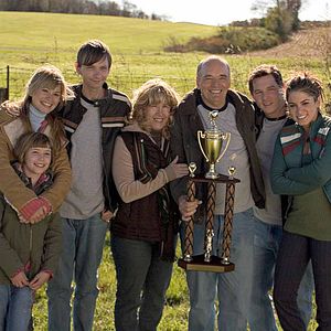 Foto Familiar Strangers