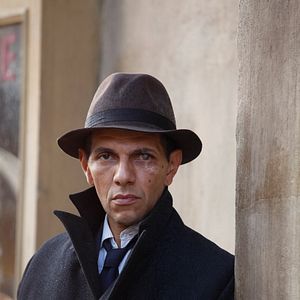 Foto Outside the Law