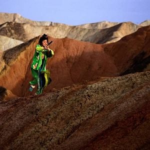 Foto Una mujer, una pistola y una tienda de fideos chinos