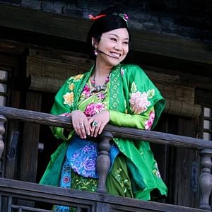 Foto Una mujer, una pistola y una tienda de fideos chinos