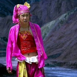 Foto Una mujer, una pistola y una tienda de fideos chinos