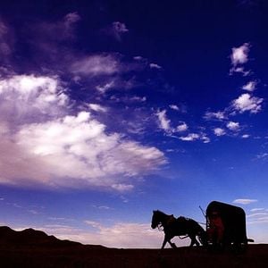 Foto Una mujer, una pistola y una tienda de fideos chinos