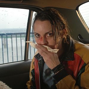 Foto La mujer con la nariz rota