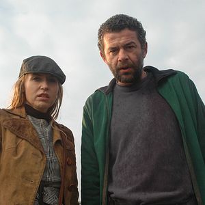 Foto La mujer con la nariz rota