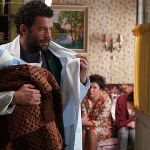 Foto La mujer con la nariz rota