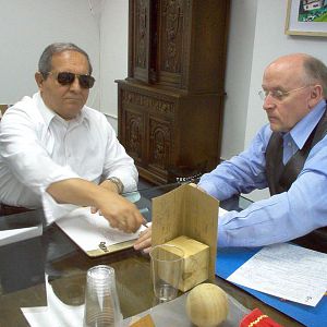 Foto Der mit den Fingern sieht