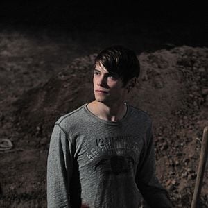 Foto Beneath the Darkness