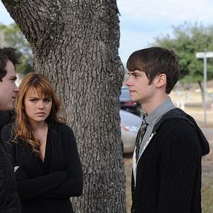 Foto Beneath the Darkness