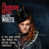 Foto Pétalo carmesí, flor blanca