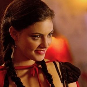Foto Phoebe Tonkin