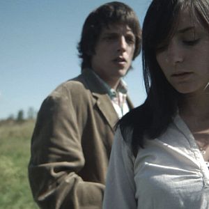 Foto A travers les branches d'un arbre