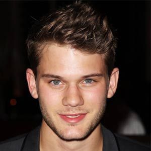 Foto Jeremy Irvine