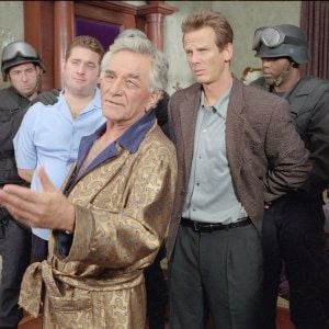 Foto Corky Romano: Siempre gana por la mano