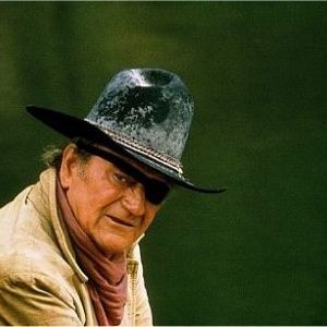 Foto El rifle y la Biblia