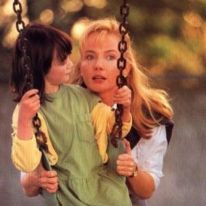 Foto La mano que mece la cuna