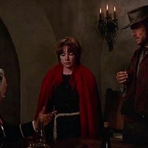 Foto Dos mulas y una mujer