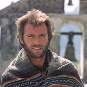 Foto Dos mulas y una mujer