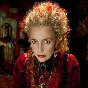 Foto Pétalo carmesí, flor blanca