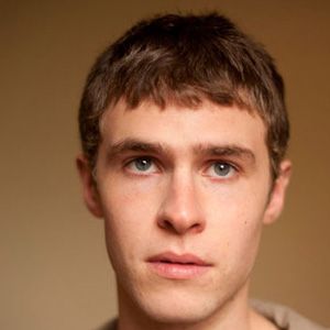 Foto Iain De Caestecker