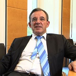 Foto Mains Brunes sur la ville