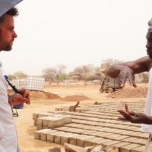 Foto Knistern der Zeit - Christoph Schlingensief und sein Operndorf in Burkina Faso