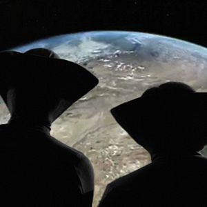 Foto Codependent Lesbian Space Alien Seeks Same