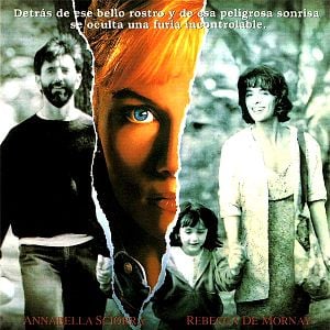 Foto La mano que mece la cuna