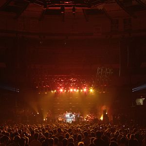 Foto Shut Up And Play The Hits