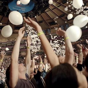 Foto Shut Up And Play The Hits