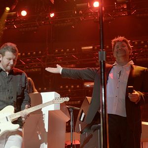 Foto Shut Up And Play The Hits