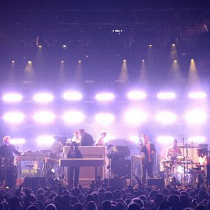 Foto Shut Up And Play The Hits