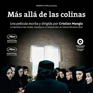 Foto Más allá de las colinas