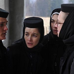 Foto Más allá de las colinas