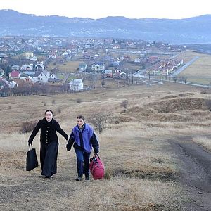 Foto Más allá de las colinas