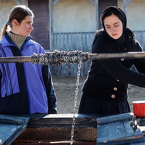 Foto Más allá de las colinas