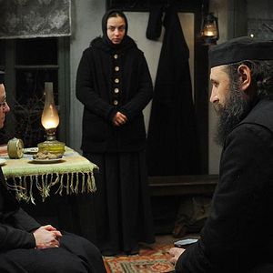 Foto Más allá de las colinas