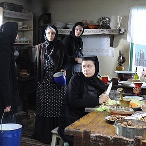 Foto Más allá de las colinas