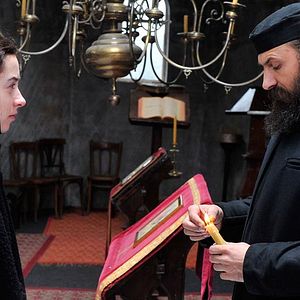 Foto Más allá de las colinas