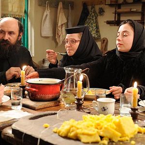 Foto Más allá de las colinas