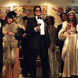 Foto A Glimpse Inside The Mind of Charles Swan III