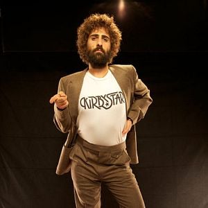 Foto A Glimpse Inside The Mind of Charles Swan III