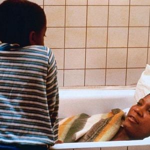 Foto Mamá, hay un hombre blanco en tu cama