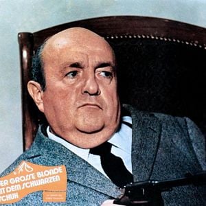 Foto El gran rubio con un zapato negro