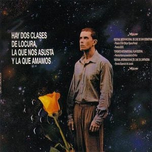 Foto Hombre mirando al sudeste