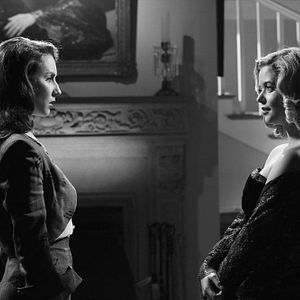 Foto Troian Bellisario