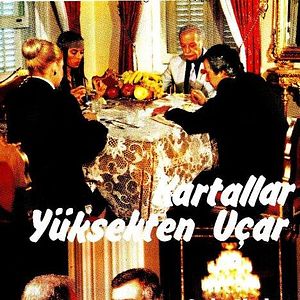 Foto Kartallar Yüksek Uçar